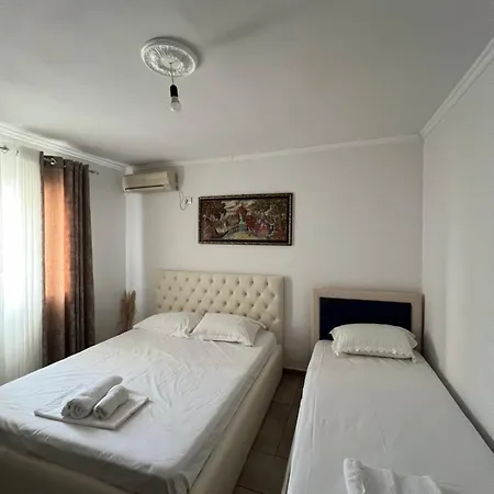Almer's 1th Guest house Himare